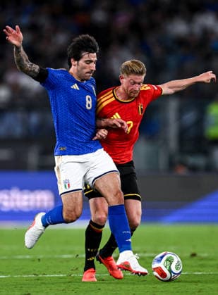 Mg Roma 25 09 2026 - Nations League Italia-Belgio foto Matteo Gribaudi Image nella foto: Sandro Tonali-Kevin De Bruyne 