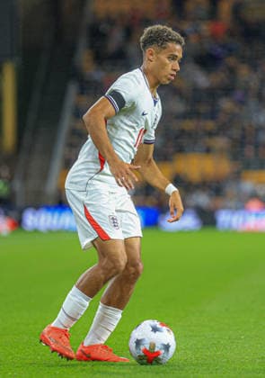 England Under 21 v Kazakhstan Under 21 UEFA EURO, EM, Europameisterschaft,Fussball U21, U 21 2027 Qualifiers Joshua King of England Under 21 in possession during the UEFA Euro U21 2027 Qualifiers match at Molineux, Wolverhampton 25 09 2026 UK Newspapers OUT Copyright: xBenxCookx FIL-23997-0011