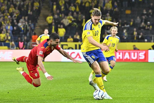 Romania s Vladimir Screciu and Sweden s Viktor Gyökeres during the Nations League soccer match, League B Group 4, between Sweden and Romania at Strawberry Arena, Stockholm, Sweden, on September 25, 2026 STOCKHOLM SWEDEN x10090x  Copyright: xClaudioxBresciani TTx NATIONS LEAGUE SWEDEN-ROMANIA