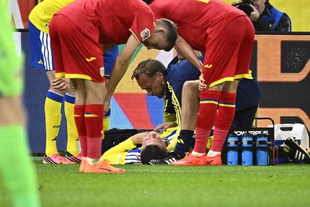 STOCKHOLM, SWEDEN 20260925 Sweden s Emil Holm was injured during Friday s Nations League soccer match between Sweden and Romania at Strawberry Arena, STOCKHOLM, SWEDEN x10090x  Copyright: xClaudioxBresciani TTx NATIONS LEAGUE SWEDEN-ROMANIA