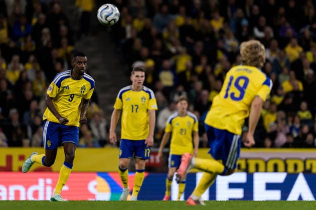 September 25, 2026: Alexander Isak, Viktor Gyökeres, and Sebastian Nanasi of Sweden during the Nations League soccer match between Sweden and Romania on September 25, 2026 in Stockholm. Photo by Joel Marklund. BILDBYRAN code JM JM0854 bbeng soccer football fotball Nations League UEFA Nations League Sweden Sweden A Romania  Copyright: JOELxMARKLUND BB260925JM042