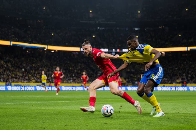September 25, 2026: Radu Dragu?in of Romania and Alexander Isak of Sweden during the Nations League soccer match between Sweden and Romania on September 25, 2026 in Stockholm. Photo by Emma Wallskog. BILDBYRAN code EW JM0854 bbeng soccer football fotball Nations League UEFA Nations League Sweden Sweden A Romania Romania  Copyright: EMMAxWALLSKOG BB260925EW049