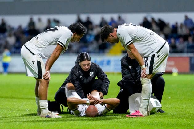 Felix Lohkemper SVS, No. 10 needs medical attention, injured, injury, time out due to injury, action, play, game scene, September 25, 2026, Walldorf, Germany, soccer, Regionalliga Südwest, FC Astoria Walldorf vs. SV Sandhausen xozx