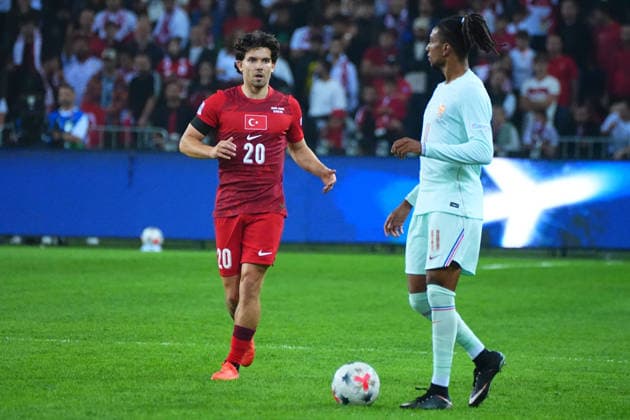 KOCAELI , TURKEY , SEPTEMBER 25 : Ferdi Kadioglu (L) of Turkey and Michael Olise of France during the UEFA Nations A League Group 1 match between Turkey and France at Kocaeli Turca Stadium on September 25, 2026 , in Kocaeli Turkey . ( Photo by Seskimphoto ) Kocaeli TURKEY Kocaeli TURKEY Copyright: xSeskimphotox Turkiye-France-2509 (172)