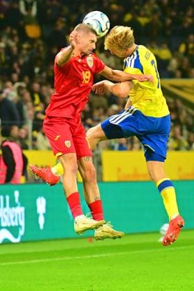 Strawberry Arena SOLNA, SWEDEN - SEPTEMBER 25: Lucas Bergvall of Sweden and Florin Tanase of Romania in the EUFA Nations League match between Sweden and Romania at Strawberry Arena on September 25, 2026 in Solna, Sweden. (Peter Sonander SPP) Copyright: xPeterxSonander SPPx Sportspressphoto_SPR239448