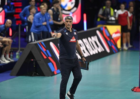 foto IPP Di Mauro Andrea Assago(milano) 25 09 2026 CEV euro volley europei di pallavolo maschile semifinale Francia vs Finlandia nella foto : Andrea Giani allenatore francia italy ITALY  Copyright: xR4924_italyphotopressx
