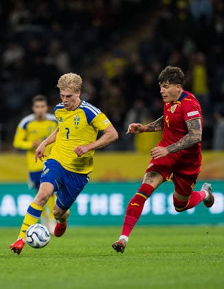 September 25, 2026: Lucas Bergvall of Sweden and Andrei CoubiÈ™ of Romania during the Nations League soccer match between Sweden and Romania on September 25, 2026 in Stockholm. Photo by Emma Wallskog. BILDBYRAN code EW JM0854 bbeng soccer football fotball Nations League UEFA Nations League Sweden Sweden A Romania Romania  Copyright: EMMAxWALLSKOG BB260925EW054