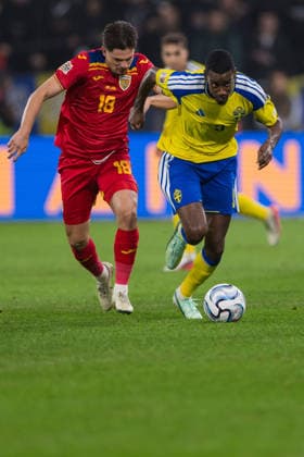 260925 Razvan Marin of Romania and Alexander Isak of Sweden during the Nations League soccer match between Sweden and Romania on September 25, 2026 in Stockholm. Photo by Kenta Jönsson, BILDBYRAN COP 210 JM0854 bbeng soccer football fotball Nations League UEFA Nations League Sweden Sweden A Romania  Copyright: KENTAxJÖNSSON BB260925KJ057