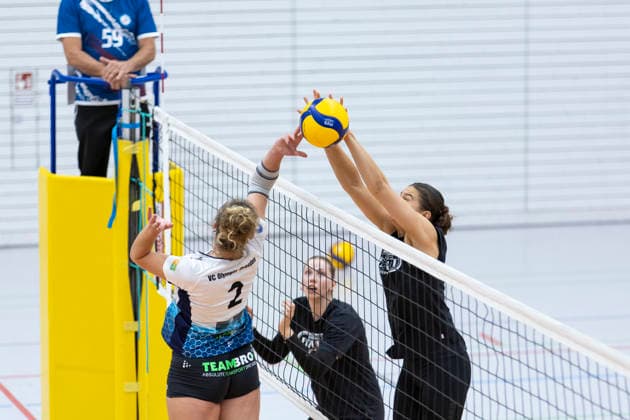 Exhibition Match: Schwarz Weiss Erfurt vs. VCO Dresden, Erfurt, September 25, 2026; Esenia Fomenko (2) of VCO Dresden vs. Alix de Micheli (15) of Schwarz Weiss Erfurt; Exhibition Match: Schwarz Weiss Erfurt vs. VCO Dresden, Riethsporthalle, Erfurt, September 25, 2026 Copyright: xBEAUTIFULxSPORTS Duehringx