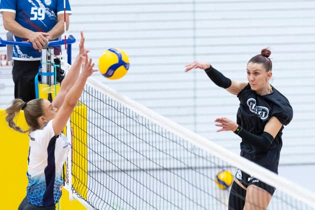 Friendly Match: Schwarz Weiss Erfurt vs. VCO Dresden, Erfurt, September 25, 2026; Jette Hippel 4, VCO Dresden vs. Isabel Petra KovaÄ u008DiÄ‡ 11 Schwarz Weiss Erfurt Friendly Match: Schwarz Weiss Erfurt vs. VCO Dresden, Riethsporthalle, Erfurt, September 25, 2026 Copyright: xBEAUTIFULxSPORTS Duehringx