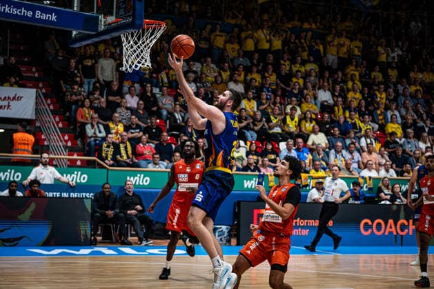easyCredit BBL Phoenix Hagen vs. ratiopharm ulm, Hagen, September 25, 2026, Ischelandhalle, Hagen: Tim Uhlemann, 21, Phoenix Hagen, PF, on a layup; easyCredit BBL Phoenix Hagen vs. ratiopharm Ulm, Hagen, September 25, 2026, Ischelandhalle, Hagen Copyright: xBEAUTIFULxSPORTS Piepenstockx