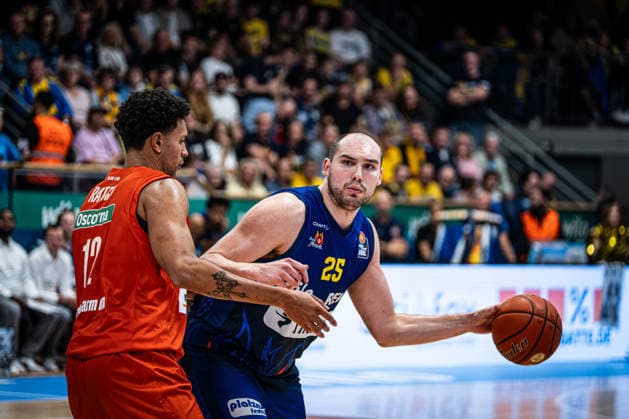 easyCredit BBL Phoenix Hagen vs. ratiopharm ulm, Hagen, September 25, 2026, Ischelandhalle, Hagen: Cameron Krutwig (25), Phoenix Hagen (PF), vs. Michael Rataj (12), ratiopharm Ulm (PF); easyCredit BBL: Phoenix Hagen vs. ratiopharm Ulm, Hagen, September 25, 2026, Ischelandhalle, Hagen Copyright: xBEAUTIFULxSPORTS Piepenstockx