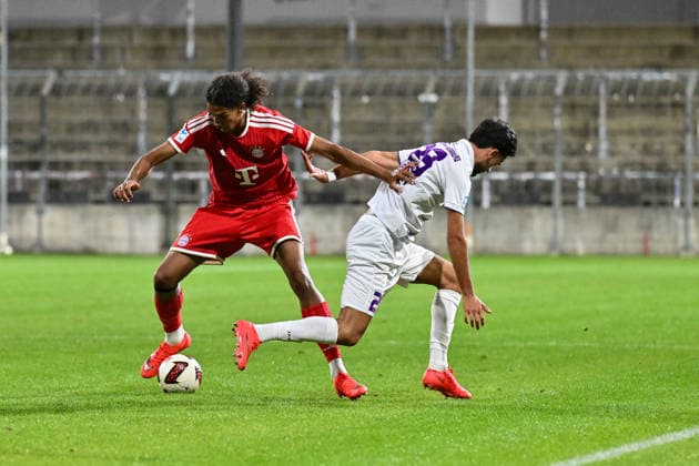 Bavarian Regional League: FC Bayern Munich II vs. TSV Schwaben Augsburg, September 25, 2026, MUNICH, GERMANY September 25, in a matchup featuring Noah CODJO EVORA of FC Bayern Munich II and Ante BANDEN of TSV Schwaben Augsburg, during the Bavarian Regional League match between the FC Bayern amateurs and TSV Schwaben Augsburg on Matchday 11 at the Grünwalder Stadium Copyright: xBEAUTIFULxSPORTS Goldbergx