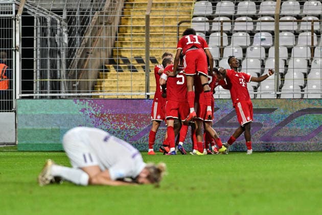 Bavarian Regional League FC Bayern Munich II TSV Schwaben Augsburg September 25, 2026 MUNICH, GERMANY September 25 Bayern players celebrate after Oluwaseyi WILSON scores the 4–3 goal for FC Bayern Munich 20 Goal Scorers Joy Happy during the Bavarian Regional League match between FC Bayern’s amateurs and TSV Schwaben Augsburg on the 11th matchday at Grünwalder Stadium Copyright: xBEAUTIFULxSPORTS Goldbergx