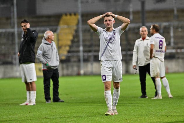 Bavarian Regional League: FC Bayern Munich II vs. TSV Schwaben Augsburg, September 25, 2026, MUNICH, GERMANY September 25—It’s hard to believe: the dejected faces of the Schwabenritter after the Bavarian Regional League match between FC Bayern’s amateurs and TSV Schwaben Augsburg on Matchday 11 at Grünwalder Stadium. Lukas RAMSER, TSV Schwaben Augsburg 10 Copyright: xBEAUTIFULxSPORTS Goldbergx