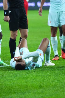 KOCAELI , TURKEY , SEPTEMBER 25 : Kylian Mbappe (10) of France injured and substituted immediately after scoring his goal during the UEFA Nations A League Group 1 match between Turkey and France at Kocaeli Turca Stadium on September 25, 2026 , in Kocaeli Turkey . ( Photo by Seskimphoto ) Kocaeli TURKEY Kocaeli TURKEY Copyright: xSeskimphotox Turkiye-France-2509 (219)