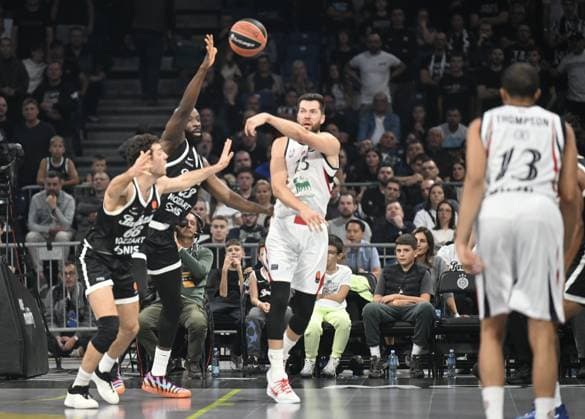Partizan Mozzart Bet Belgrade v Armani Olimpia Milan - Euroleague BELGRADE, SERBIA - SEPTEMBER 25: Players in action during the Euroleague Basketball Regular Season Round 1 game between Partizan Mozzart Bet Belgrade and Armani Olimpia Milan at Belgrade Arena on September 25, 2026 in Belgrade, Serbia. Filip Stevanovic Anadolu Belgrade Serbia. Editorial use only. Please get in touch for any other usage.  Copyright: x2026xAnadoluxFilipxStevanovicx