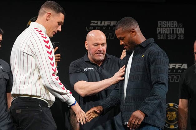 Zuffa Boxing 11 Fisher vs Pirotton Ceremonial Weigh-In LONDON, ENGLAND - SEPTEMBER 25: (L-R) Chris Billiam-Smith and Chev Clarke face off for the headline of Zuffa Boxing 12 during the Ceremonial Weigh-In at Zuffa Boxing 11 Fisher vs Pirotton at Copper Box Arena on September 25th, 2026 in London, England (Photo by Torbjorn Tande PXImages) London Copper Box Arena England Copyright: xTorbjornxTandex