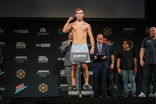 Zuffa Boxing 11 Fisher vs Pirotton Ceremonial Weigh-In LONDON, ENGLAND - SEPTEMBER 25: Cain Lewis steps onto the scale during the Ceremonial Weigh-In at Zuffa Boxing 11 Fisher vs Pirotton at Copper Box Arena on September 25th, 2026 in London, England (Photo by Torbjorn Tande PXImages) London Copper Box Arena England Copyright: xTorbjornxTandex