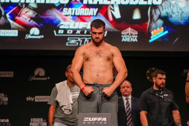 Zuffa Boxing 11 Fisher vs Pirotton Ceremonial Weigh-In LONDON, ENGLAND - SEPTEMBER 25: Johnny Fisher steps onto the scale during the Ceremonial Weigh-In at Zuffa Boxing 11 Fisher vs Pirotton at Copper Box Arena on September 25th, 2026 in London, England (Photo by Torbjorn Tande PXImages) London Copper Box Arena England Copyright: xTorbjornxTandex