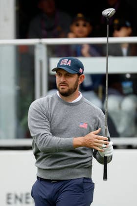 MEDINAH, IL - SEPTEMBER 25: Patrick Cantlay of the United States watches his tee shot on No. 1 during the Friday Foursomes session of the Presidents Cup, September 25, 2026, at Medinah Country Club in Medinah, Illinois. (Photo by Matthew Maxey Icon Sportswire) GOLF: SEP 25 Presidents Cup EDITORIAL USE ONLY Icon260925012