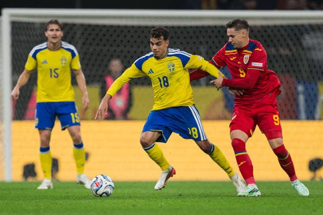 September 25, 2026: Yasin Ayari of Sweden and Louis Munteanu of Romania during the Nations League soccer match between Sweden and Romania on September 25, 2026 in Stockholm. Photo by Emma Wallskog. BILDBYRAN code EW JM0854 bbeng soccer football fotball Nations League UEFA Nations League Sweden Sweden A Romania Romania  Copyright: EMMAxWALLSKOG BB260925EW093