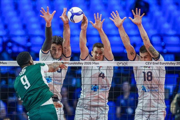 25.09.2026 MEDIOLAN WLOCHY ( MILAN ITALIA ) UNIPOL FORUM SIATKOWKA MEZCZYZN MISTRZOSTWA EUROPY W SIATKOWCE 1 2 FINALU RUNDA FINALOWA ( CEV EUROVOLLEY 2026 MEN FINAL ROUND SEMI FINAL MATCHES MEN S VOLLEYBALL GAME POLAND - SLOVENIA ) MECZ POLSKA - SLOWENIA NZ. ATAKUJE WILFREDO LEON VENERO W BLOKU NIK MUJANOVIC JAN KOZAMERNIK KLEMEN CEBULJ FOTO JAKUB PIASECKI CYFRASPORT NEWSPIX.PL --- newspix.pl 