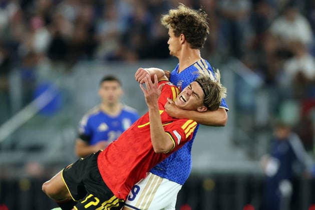 SOCCER - UEFA Nations League - Italy vs. Belgium Photo by IPA ABACAPRESS.COM88972593 - Rome, Italy - September 25, 2026: Giorgio Scalvini (defender) of Italy and Charles De Ketelaere (forward) of Belgium in action during Matchday 1 of the 2026–2027 UEFA Nations League between Italy and Belgium at the Olympic Stadium in Rome. Rome Italy  Copyright: xIPAxSport ABACAx