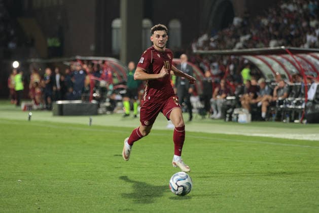 Eduard Spertsyan of Armenia runs with the ball during the UEFA Nations League match between Armenia and Latvia at the Vazgen Sargsyan Republican Stadium in Yerevan, Armenia, on September 25, 2026. Yerevan Vazgen Sargsyan Republican Stadium, Charents street, Kentron, Yerevan, 0070, Armenia Armenia Copyright: xArturxStabulnieksx 1681299