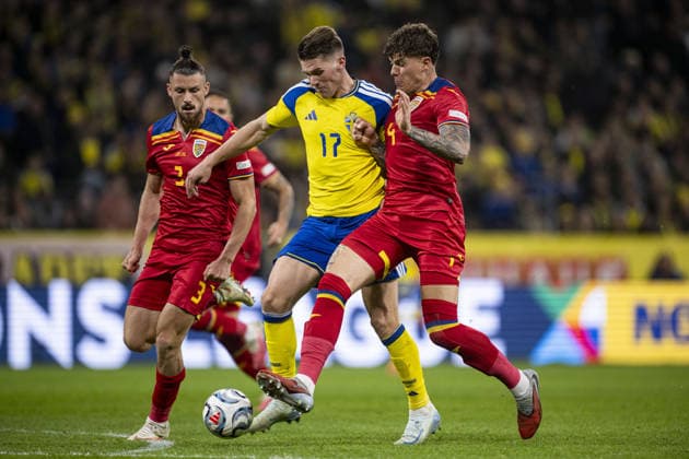 STOCKHOLM, SWEDEN - SEPTEMBER 25: Radu Dragusin of Romania, Viktor Gyökeres of Sweden and Andrei Coubis of Romania during the Nations league soccer game between Sweden and Romania on Strawberry Arena in Stockholm, Sweden on September 25. Copyright: xPhilipxKangasx xSPPx Sportspressphoto_SPR239601