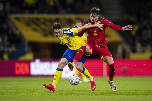 STOCKHOLM, SWEDEN - SEPTEMBER 25: Elliot Stroud of Sweden and Andrei Ratiu of Romania during the Nations league soccer game between Sweden and Romania on Strawberry Arena in Stockholm, Sweden on September 25. Copyright: xPhilipxKangasx xSPPx Sportspressphoto_SPR239605