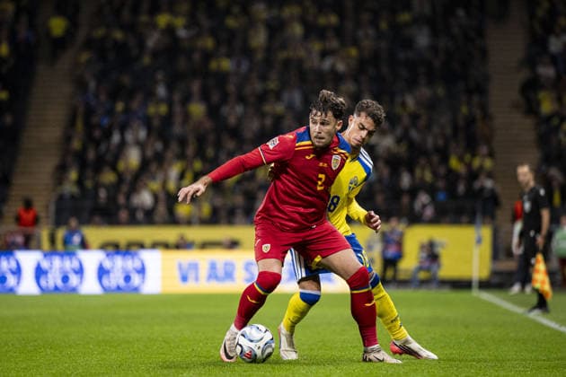 STOCKHOLM, SWEDEN - SEPTEMBER 25: Andrei Ratiu of Romania and Yasin Ayari of Sweden during the Nations league soccer game between Sweden and Romania on Strawberry Arena in Stockholm, Sweden on September 25. Copyright: xPhilipxKangasx xSPPx Sportspressphoto_SPR239630