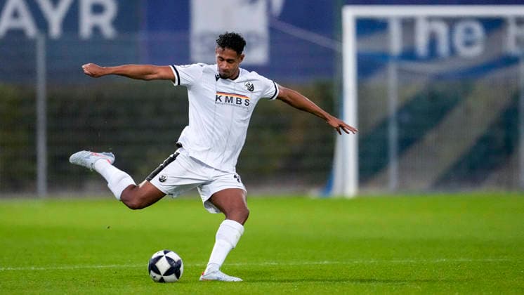 Yannick Osee SVS, 13, on the ball, isolated figure, full-body shot, single frame, single photo, action, September 25, 2026, Walldorf, Germany, soccer, Regionalliga Südwest, FC Astoria Walldorf vs. SV Sandhausen xozx