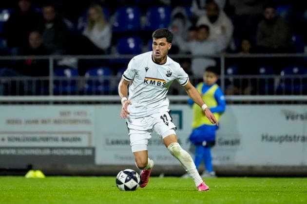 Mert Tasdelen SVS, 11, with the ball, isolated figure, full-body shot, single frame, single photo, action, September 25, 2026, Walldorf, Germany, soccer, Regionalliga Südwest, FC Astoria Walldorf vs. SV Sandhausen xozx