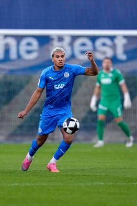Kenny Freßle Fressle, FC Astoria, 40, on the ball, cutout, full-body, single frame, single photo, action, September 25, 2026, Walldorf, Germany, soccer, Regionalliga Südwest, FC Astoria Walldorf vs. SV Sandhausen xozx
