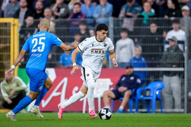 v li Iosif Maroudis FC Astoria, 25, Mert Tasdelen SVS, 11, tackle, game play, duel, tackle, tackling, dynamism, action, September 25, 2026, Walldorf, Germany, soccer, Regionalliga Southwest, FC Astoria Walldorf vs. SV Sandhausen xozx