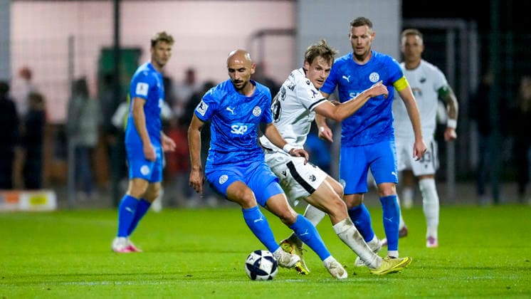 v li Iosif Maroudis FC Astoria, 25, Max Christiansen SVS, 26, tackle, game scene, duel, tackle, tackling, dynamism, action, 09 25 2026, Walldorf, Germany, soccer, Regionalliga Südwest, FC Astoria Walldorf vs. SV Sandhausen xozx