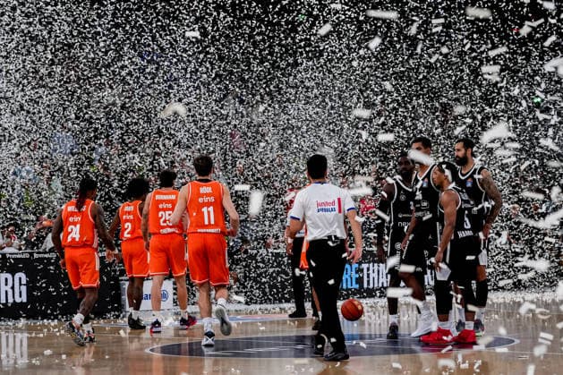Germany s easyCredit Basketball Bundesliga, 2026–27 Regular Season, Matchday 2: Veolia Towers Hamburg vs. Niners Chemnitz at Inselpark Arena, Hamburg; confetti before the game Copyright: xStefanxTrochax