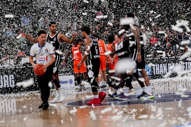 Germany s easyCredit Basketball Bundesliga, 2026–27 Regular Season, Matchday 2: Veolia Towers Hamburg vs. Niners Chemnitz at Inselpark Arena, Hamburg; confetti before the game Copyright: xStefanxTrochax