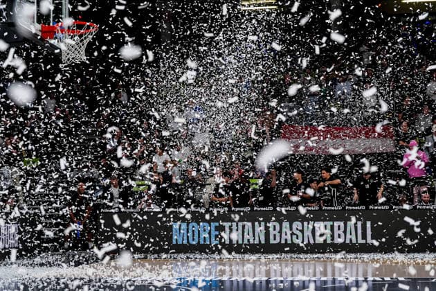 Germany s easyCredit Basketball Bundesliga, 2026–27 Regular Season, Matchday 2: Veolia Towers Hamburg vs. Niners Chemnitz at Inselpark Arena, Hamburg; confetti before the game Copyright: xStefanxTrochax