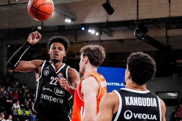 Germany s easyCredit Basketball Bundesliga, 2026–27 Regular Season, Matchday 2: Veolia Towers Hamburg vs. Niners Chemnitz at Inselpark Arena, Hamburg. Nicolas Pavrette (Veolia Towers Hamburg, 22), Mathys Kangudia (Veolia Towers Hamburg, 28), Copyright: xStefanxTrochax