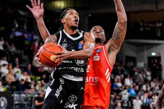 Germany easyCredit Basketball Bundesliga, Regular Season 2026–27, Matchday 2: Veolia Towers Hamburg vs. Niners Chemnitz, Inselpark Arena, Hamburg; Zakai Zeigler (Veolia Towers Hamburg), 5; Nighael Ceaser (NINERS Chemnitz), 22 Copyright: xStefanxTrochax