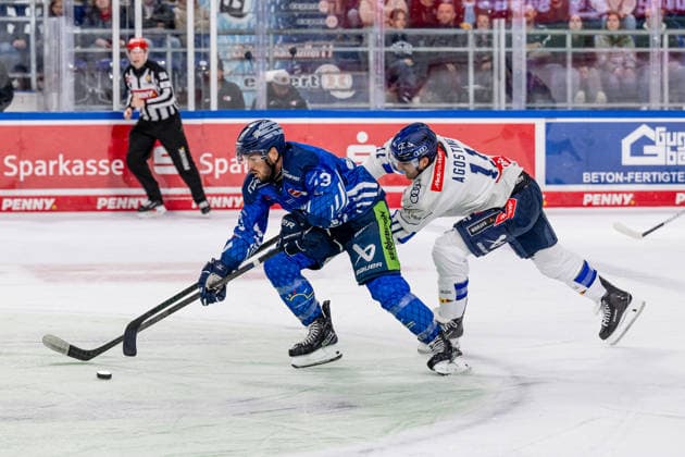 Battle for the Puck: Face-off between Spencer Kersten of the Straubing Tigers (No. 93) and Kenny Agostino of ERC Ingolstadt (No. 11), GER; Straubing Tigers vs. ERC Ingolstadt, Ice Hockey, DEL, 2026–2027 Season, Matchday 3, September 25, 2026 Photo: HMB Media, Heike Feiner Copyright: HMBxMedia HeikexFeiner