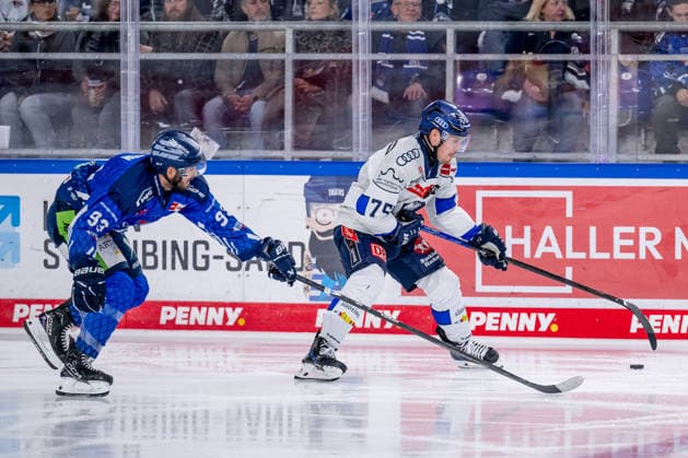 Battle for the Puck: Face-off between Spencer Kersten of the Straubing Tigers, 93, and Alex Breton of ERC Ingolstadt, 75 (GER), Straubing Tigers vs. ERC Ingolstadt, Ice Hockey, DEL, 2026–2027 Season, Matchday 3, September 25, 2026 Photo: HMB Media, Heike Feiner Copyright: HMBxMedia HeikexFeiner