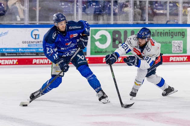 Battle for the Puck: Face-off between Jean Christoph Beaudin of the Straubing Tigers, 23, and Nicolas Appendino of ERC Ingolstadt, 21 (GER), Straubing Tigers vs. ERC Ingolstadt, Ice Hockey, DEL, 2026–2027 Season, Matchday 3, September 25, 2026 Photo: HMB Media, Heike Feiner Copyright: HMBxMedia HeikexFeiner