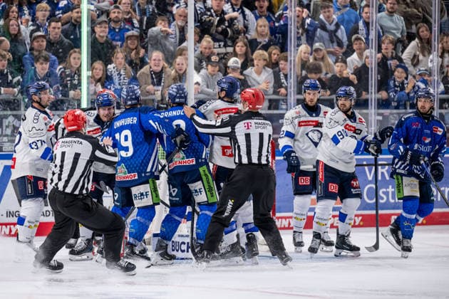 Disagreement between the two teams: GER, Straubing Tigers vs. ERC Ingolstadt, ice hockey, DEL, 2026–2027 season, Matchday 3, September 25, 2026. Photo: HMB Media, Heike Feiner Copyright: HMBxMedia HeikexFeiner