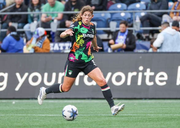 SEATTLE, WA - SEPTEMBER 25: Boston Legacy FC defender Nicolette Hernandez (20) in action in the first half during the NWSL match between Seattle Reign FC and Boston Legacy FC on September 25, 2026 at Lumen Field in Seattle, Washington. (Photo by Leslie Plaza Johnson Icon Sportswire) SOCCER: SEP 25 NWSL Seattle Reign FC vs Boston Legacy EDITORIAL USE ONLY Icon260925009