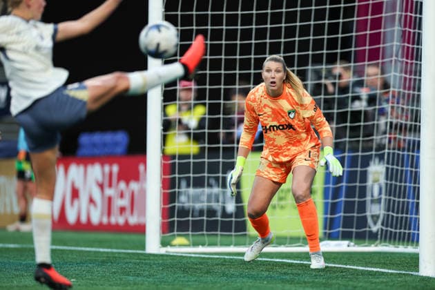 SEATTLE, WA - SEPTEMBER 25: Casey Murphy 1 of Boston Legacy FC watches the ball during a game between Boston Legacy FC and the Seattle Reign on September 25, 2026 at Lumen Field in Seattle, Washington. (Photo by Henry Rodenburg Icon Sportswire) SOCCER: SEP 25 NWSL Seattle Reign FC vs Boston Legacy EDITORIAL USE ONLY Icon26092506