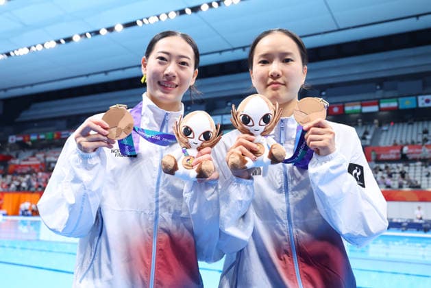 KIM Nahyun & MOON Nayun (KOR), SEPTEMBER 26, 2026 - Diving : Women s Synchronised 10m Platform Medal Ceremony at Tokyo Aquatics Centre during the Asian Games Aichi-Nagoya 2026 in Tokyo, Japan.  aflo_351007891 NaokixMoritax