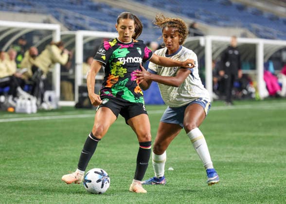 SEATTLE, WA - SEPTEMBER 25: (left to right) Boston Legacy FC midfielder Barbara Olivieri (21) keeps the ball away from Seattle Reign FC defender Ryanne Brown (22) in the second half during the NWSL match between Seattle Reign FC and Boston Legacy FC on September 25, 2026 at Lumen Field in Seattle, Washington. (Photo by Leslie Plaza Johnson Icon Sportswire) SOCCER: SEP 25 NWSL Seattle Reign FC vs Boston Legacy EDITORIAL USE ONLY Icon260925025